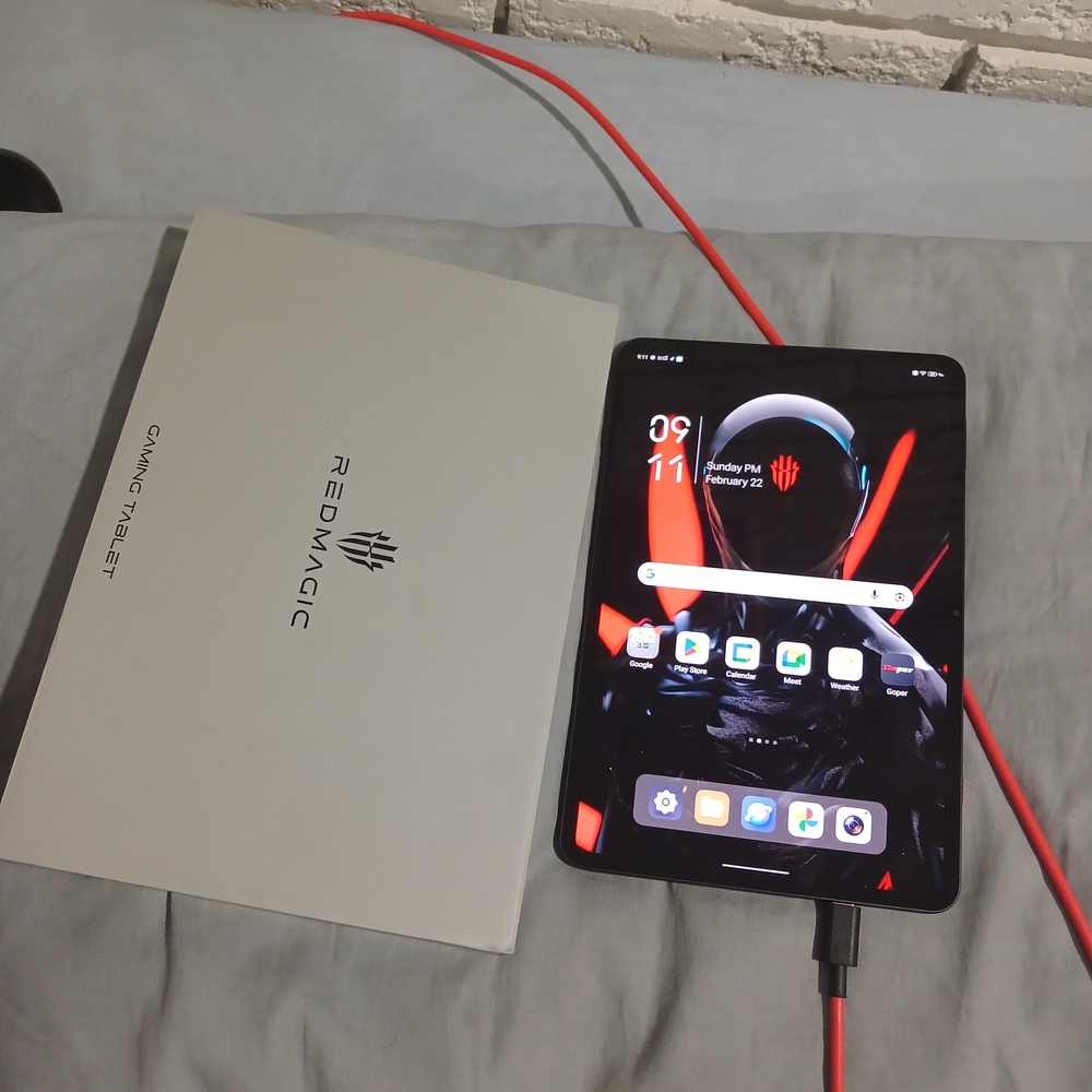 High-Performance Tablet with Red Highlights - Picture 2 of 4